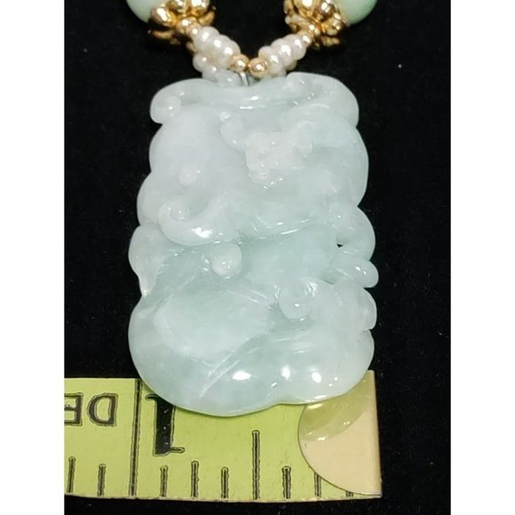 Vintage Jadeite and Pearl Beaded Strand Carved Gold Plated Necklace and Pendant - Picture 5 of 13